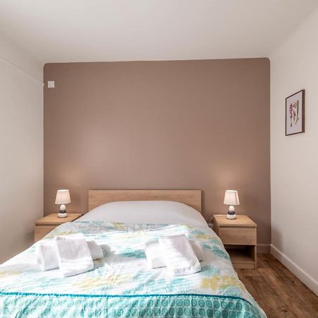 Ideally Located Furnished Townhouse With 3 Bedrooms Parking & Garden Άννεσι Εξωτερικό φωτογραφία