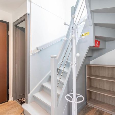 Ideally Located Furnished Townhouse With 3 Bedrooms Parking & Garden Άννεσι Εξωτερικό φωτογραφία