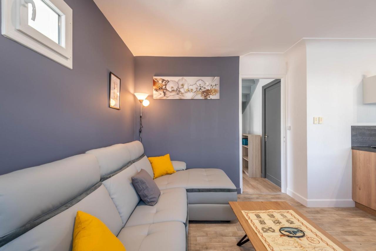 Ideally Located Furnished Townhouse With 3 Bedrooms Parking & Garden Άννεσι Εξωτερικό φωτογραφία