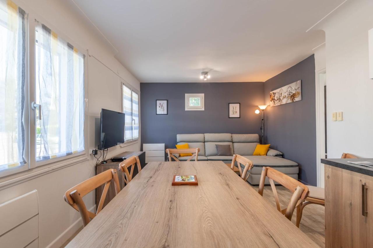 Ideally Located Furnished Townhouse With 3 Bedrooms Parking & Garden Άννεσι Εξωτερικό φωτογραφία