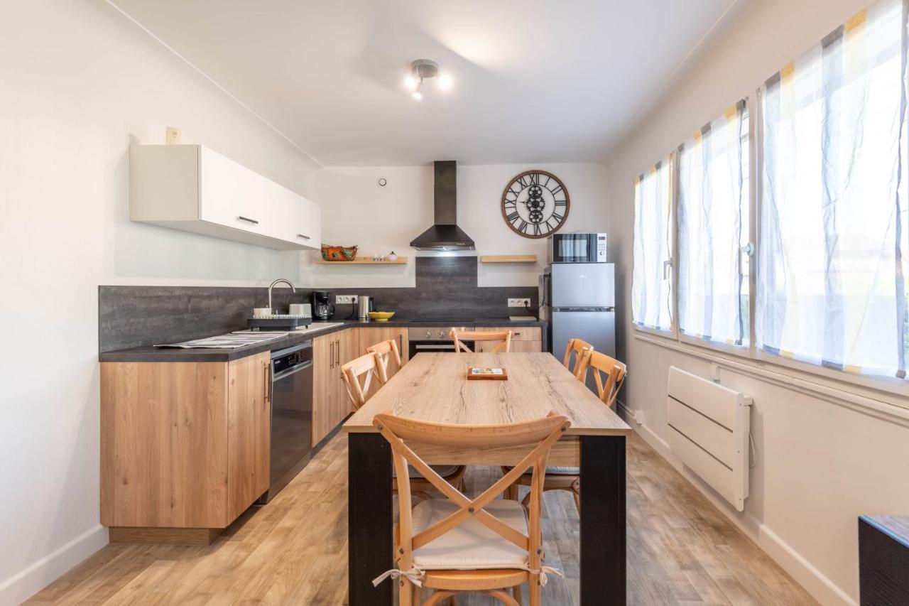 Ideally Located Furnished Townhouse With 3 Bedrooms Parking & Garden Άννεσι Εξωτερικό φωτογραφία
