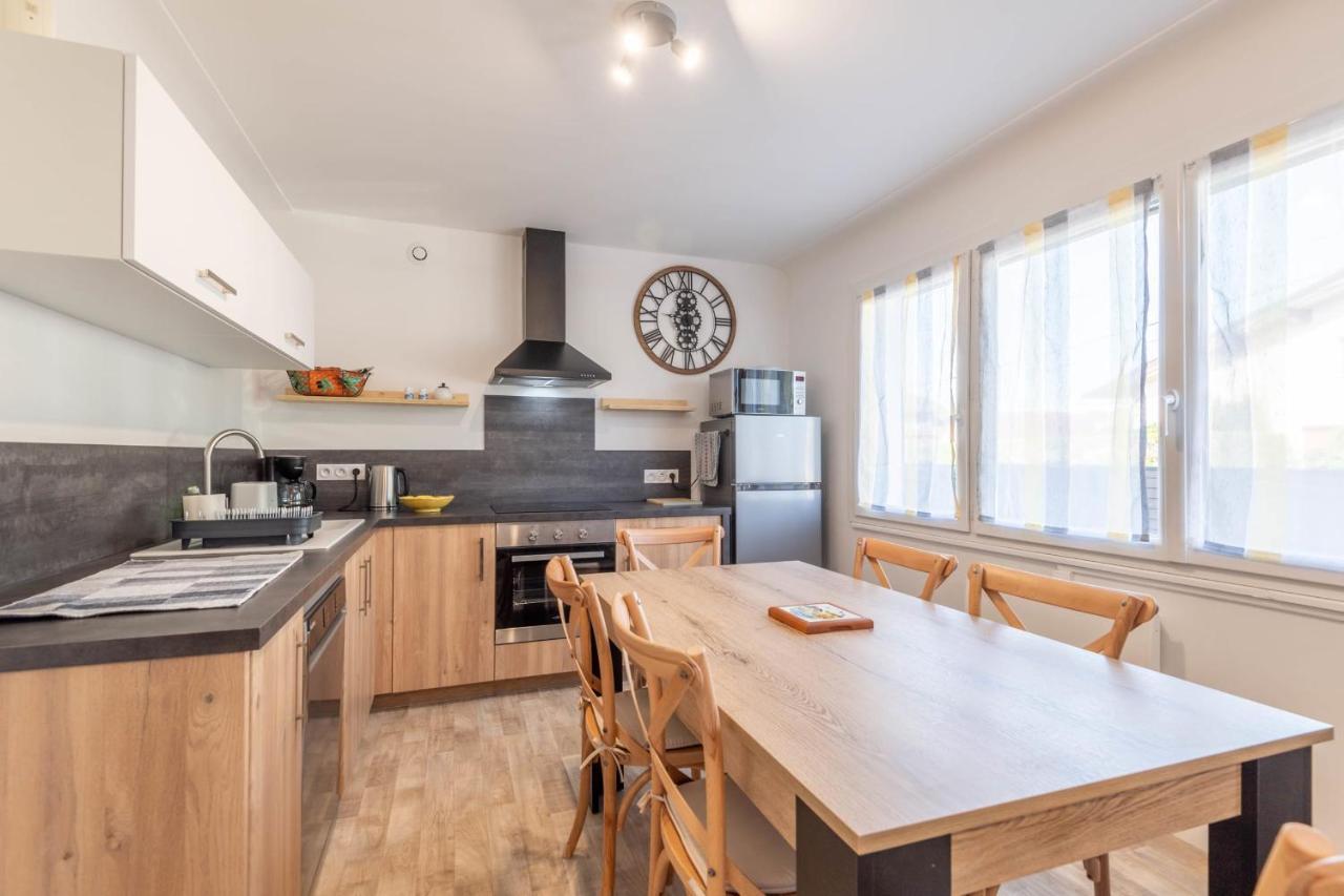 Ideally Located Furnished Townhouse With 3 Bedrooms Parking & Garden Άννεσι Εξωτερικό φωτογραφία