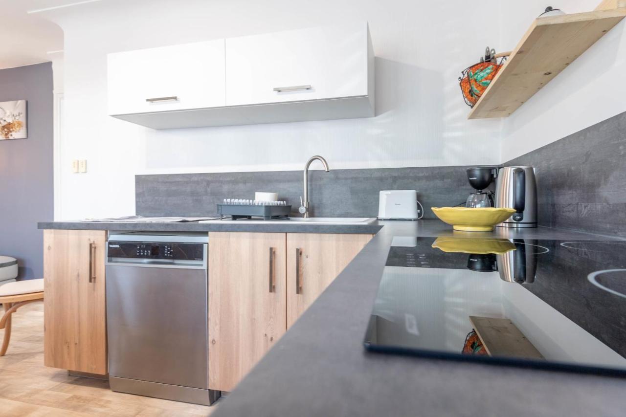 Ideally Located Furnished Townhouse With 3 Bedrooms Parking & Garden Άννεσι Εξωτερικό φωτογραφία