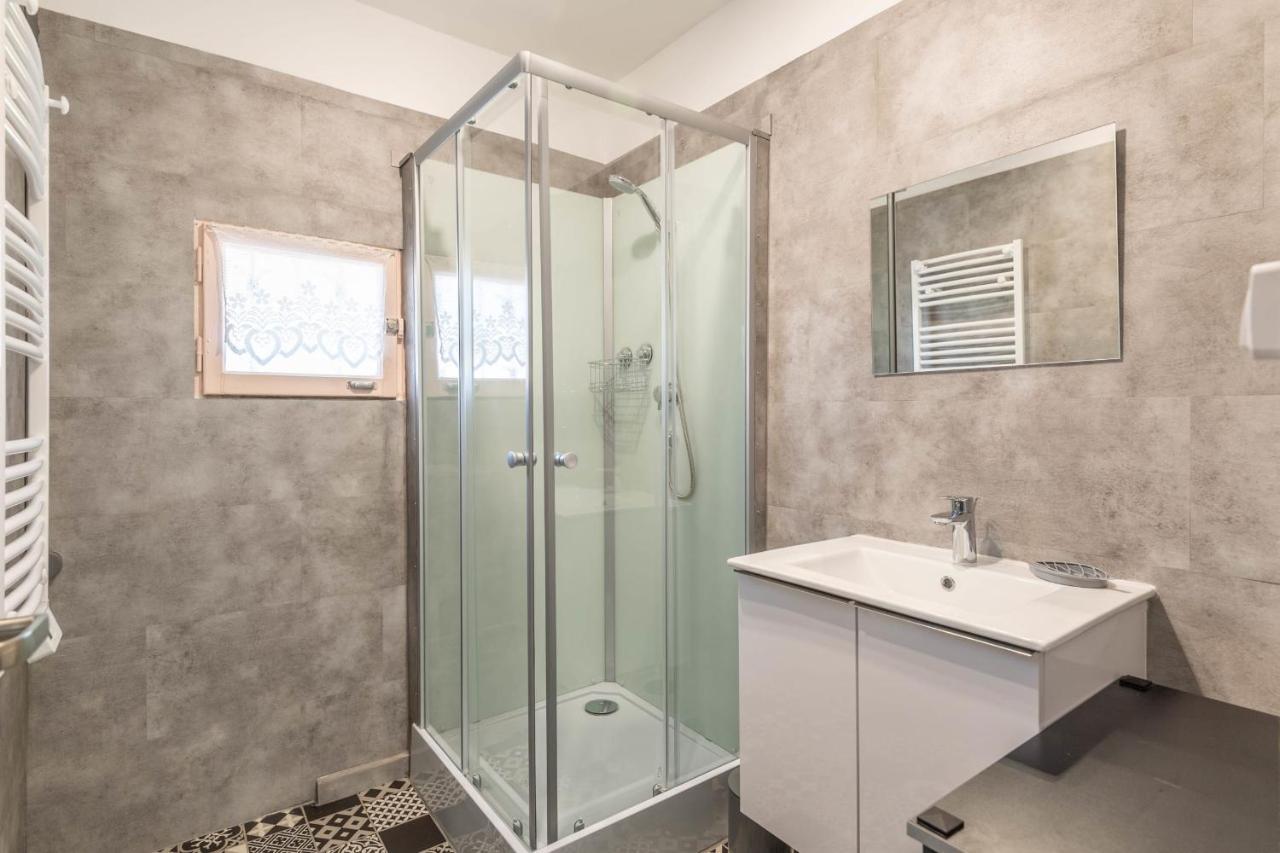 Ideally Located Furnished Townhouse With 3 Bedrooms Parking & Garden Άννεσι Εξωτερικό φωτογραφία